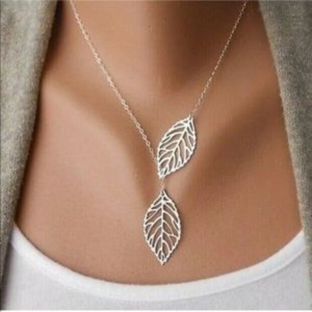 Gorgeous Silver Toned Double Leaf Necklace